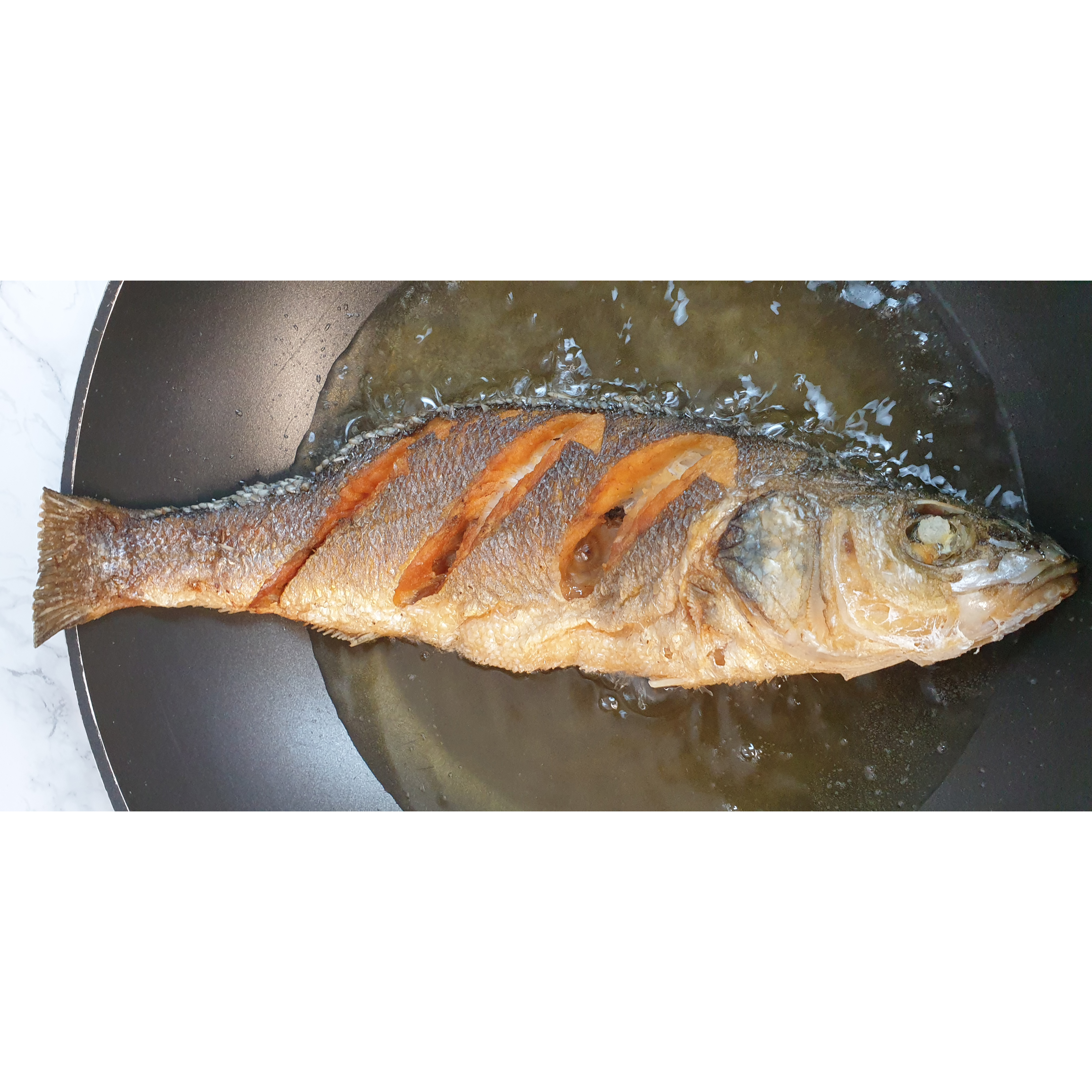 poissons_entier_saveursthairiviera